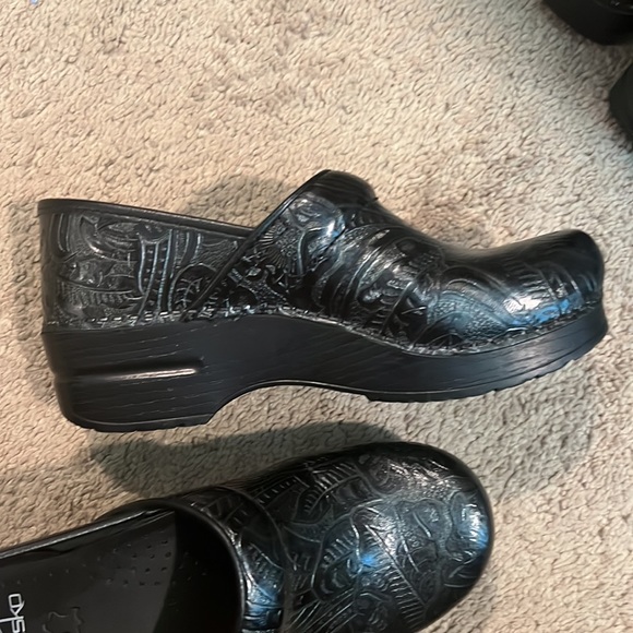 Dansko clogs, like new, black, good tread, size 38 = size 8 women’s. - Picture 3 of 7